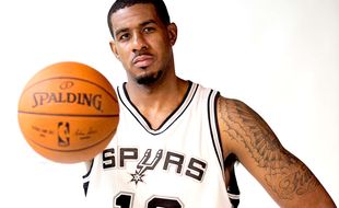 KABAR NBA 2015/2016 : LaMarcus Aldridge Digembleng Popovich