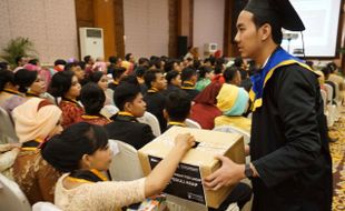 MUSIBAH KABUT ASAP : Wisudawan FEB Undip Galang Dana Korban Asap