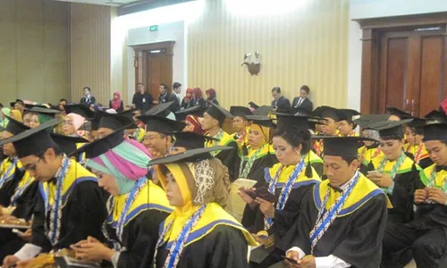 WISUDA STIES : STIES Arahkan Lulusan Menjadi Wirausaha