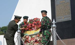 HUT TNI : Jajaran Kodam Ziarah Ke Taman Makam Pahlawan