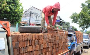 BAHAN MATERIAL SOLO : Harga Batu Bata Anjlok, Penjualan Turun