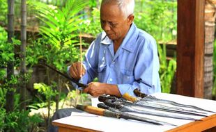 FOTO BUDAYA BANTUL : Jamasan Keris Tiap Jumat