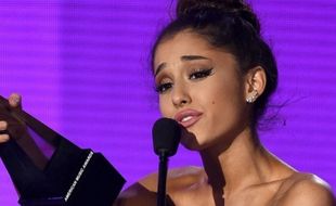 AMA 2015 : Jadi Artis Wanita Terfavorit, Ariana Grande Mewek