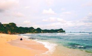 TIPS TRAVELING : Eksotisme Pasir Putih Pantai Nampu