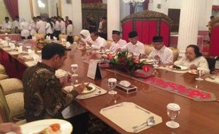 HARI GURU NASIONAL : Kisah Guru Jokowi Diundang Makan Malam di Istana Negara