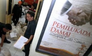 FOTO PILKADA 2015 : Begini Distribusi Surat Suara di Kediri