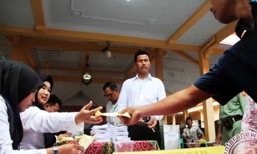 PILKADES TULUNGAGUNG : Angka Partisipasi Pemilih 75%-80%, Pilkades Serentak Puaskan Bupati