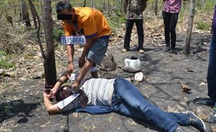 PENEMUAN MAYAT MADIUN : Sadis! Reka Ulang Pembunuhan Mahasiswi di Hutan Saradan