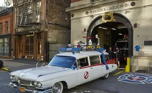 MODIFIKASI MOBIL : Pria Ini Permak Mobil Jenazah Jadi Kendaraan Ghostbusters