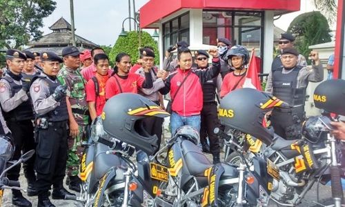 BURUH MADIUN : Tolak PP Pengupahan, Buruh Madiun Satroni DPRD