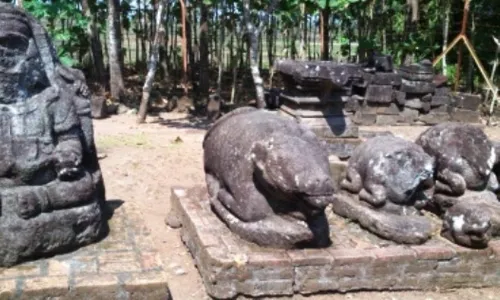 CAGAR BUDAYA NGAWI : Situs Arca Banteng Ngawi Terancam Punah