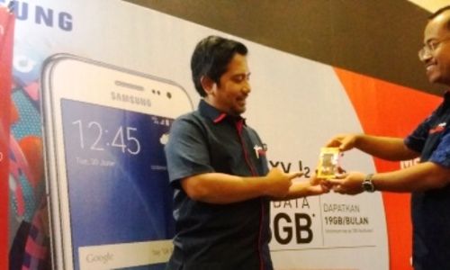 PAKET BUNDLING SMARTFREN : Bundling Samsung, Smartfren Bidik Penjualan 500.000 Unit