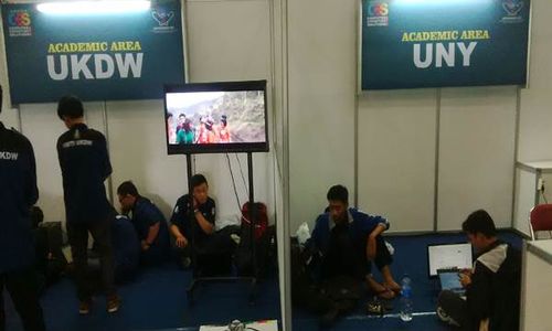 PAMERAN KOMPUTER : CES 22015 Tampilkan Inovasi Produk & Kreativitas Mahasiswa