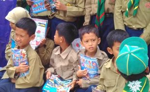 KEBIJAKAN UNIK : Tak Kerjakan PR Tujuh Kali, Murid Diminta Belajar dengan Adik Kelas Sehari