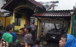 KEBAKARAN SUKOHARJO : Inilah Penampakan Kebakaran di Cemani, BMW Hangus Terbakar