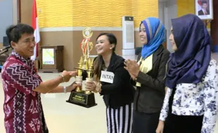 MAHASISWA BERPRESTASI : Tiga Mahasiswi Cantik Ini Menangi Audisi MC Unnes