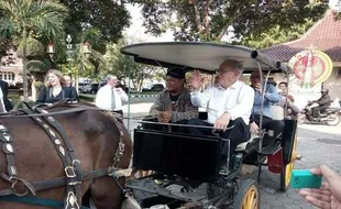 TRANSPORTASI TRADISIONAL : Becak dan Andong Akan Distandarkan