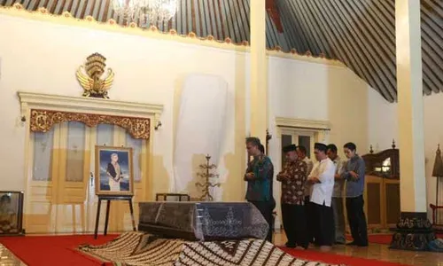  PAKUALAM IX Meninggal Dunia : Sultan Tiba di Puro Pakualaman, Upacara Tlusupan Dimulai