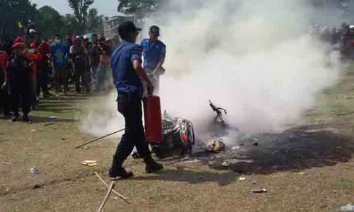 Kampanye Terbuka Ida-Munir Bentrok, 4 Orang Luka dan Sepeda Motor Dibakar