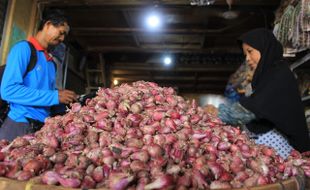 HARGA KEBUTUHAN POKOK : Rantai Distribusi Bawang Merah akan Dipangkas