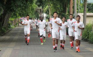 PIALA JENDERAL SUDIRMAN 2015 : Banur Rindukan M. Roby dan Ismed Sofyan