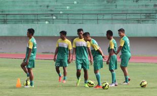 PIALA JENDERAL SUDIRMAN 2015 : Prediksi PS TNI Vs Semen Padang: Misi Menjaga Rekor