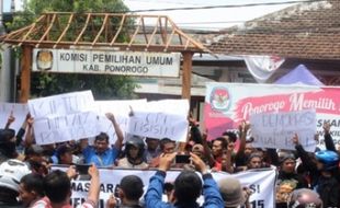 HASIL PILKADA PONOROGO : Peserta Pilkada 2015 Tolak Teken Berita Acara Hasil Hitung Suara KPU Ponorogo