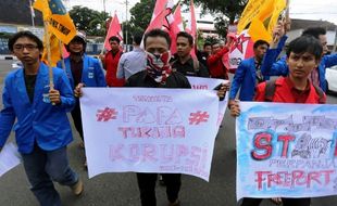 FOTO KONTRAK FREEPORT : Mahasiswa Ingin Nasionalisasi Freeport