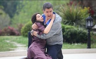 BELAHAN JIWA KAHRAMAN ANTV : Defne Emosi Pergoki Kahraman Pegang Tangan Elif