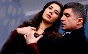 BELAHAN JIWA KAHRAMAN ANTV : Elif Menerima Lamaran Kereem