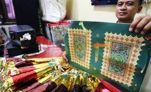 FOTO TAHUN BARU 2015 : Inilah Terompet Sampul Alquran Blitar