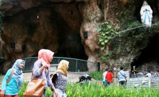 FOTO WISATA KEDIRI : Gua Maria Laodes untuk Semua Umat