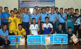 LANUD ISWAHJUDI : Tim Futsal SMA Negeri 2 Magetan Juarai Danlanud Iswahjudi Cup I