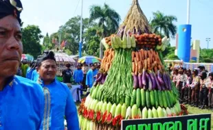 FOTO MAULID NABI MUHAMMAD : Di Madiun Ada Juga Garebek Gunungan