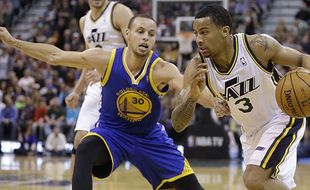 NBA 2015/2016 : Tekuk Jazz 106-103, Warriors Jaga Rekor