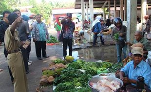 PASAR TRADISIONAL KULONPROGO : Makin Pagi Datang, Makin Strategis Tempat Jualan