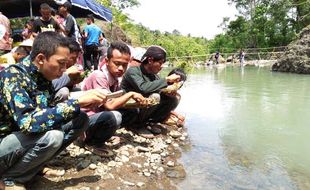 TRADISI KULONPROGO : Kesederhanaan Dibalik Ritual Kembul Sewu Dulur