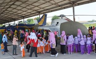 LANUD ISWAHJUDI : Begini Serunya 583 Siswa TK Bermain Pesawat Tempur Skadron 14