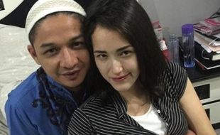 SENSASI ARTIS : Soal Foto Mesra Pasha-Angel Karamoy, Istri: Suamiku Surgaku..