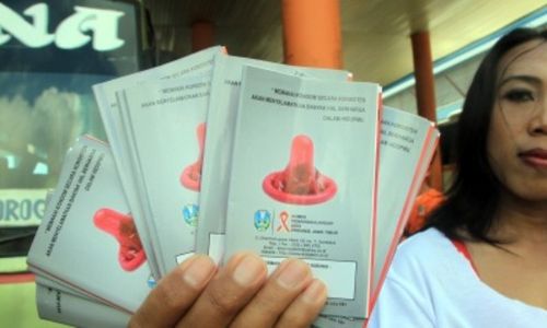 FOTO HIV/AIDS : Kondom Gratis Dibagikan di Terminal