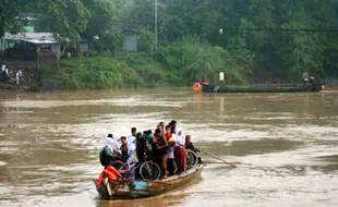 BANJIR BOJONEGORO : DAS Bengawan Solo Masih Hujan, Warga Bojonegoro Waspadai Banjir