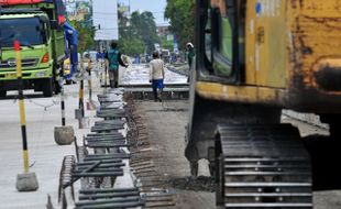 FOTO PERBAIKAN JALAN : Perbaikan Jalur Pantura Dikebut