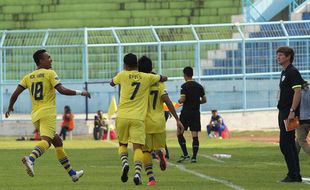 PIALA JENDERAL SUDIRMAN 2015 : Kalahkan Persija 2-1, Persegres Bawa Pulang 3 Poin