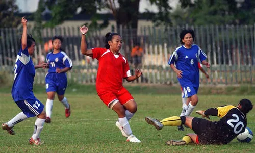 SEPAK BOLA WANITA : Tim Putri Surakarta Gagal Juara