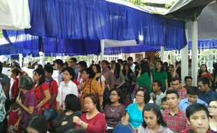 NATAL 2015 : Jemaat Gereja Katedral Jakarta Membeludak