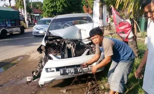 KECELAKAAN SRAGEN : Tabrakan Karambol 2 Truk, 1 Avanza, dan 2 Motor di Jalan Solo-Sragen