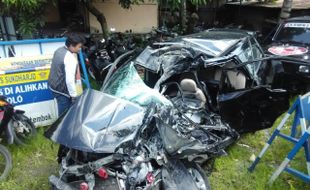 KECELAKAAN SUKOHARJO : Bus Tabrak Mobil, 3 Tewas