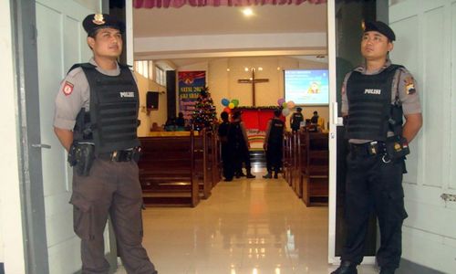 NATAL 2015 : Tim Antiteror Sisir 5 Gereja Besar di Sragen