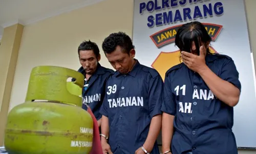 FOTO TERSANGKA PENYUNTIKAN TABUNG GAS : Polisi Ringkus 3 Pelaku Penyuntikan Tabung Gas