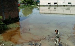 PROYEK TOL SOKER : Saluran Irigasi Rusak, Puluhan Hektare Sawah di Dibal Terendam Air